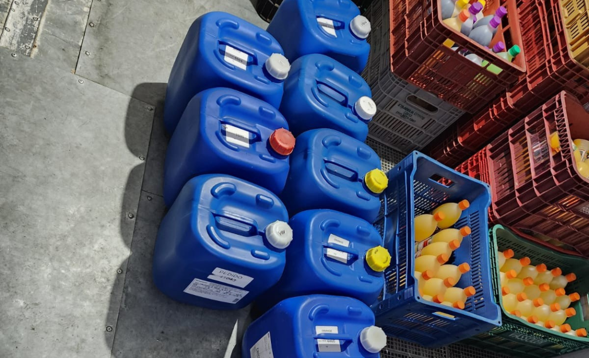 A indústria produzia e comercializava sucos sob a marca Suco Pop de forma irregular, em desacordo com a legislação sanitária e de inspeção vigentes