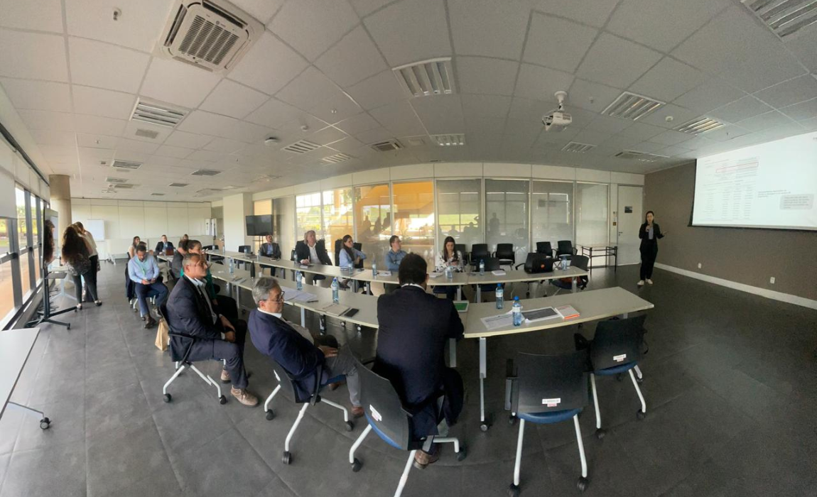 Foram debatidos os resultados do Programa de Vigilância e Monitoramento em Aves e Suínos e a necessidade do uso responsável de antimicrobianos em animais