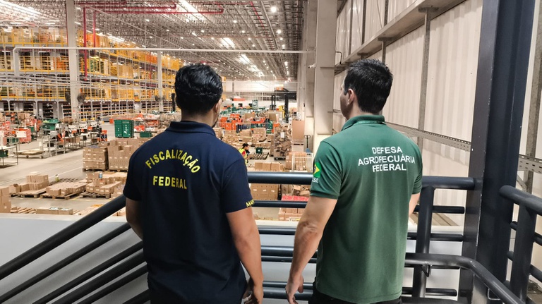 Mapa realiza operação “Forum Vinarium” em combate ao comércio eletrônico irregular de bebidas e azeite em centros logísticos  (3).jpeg