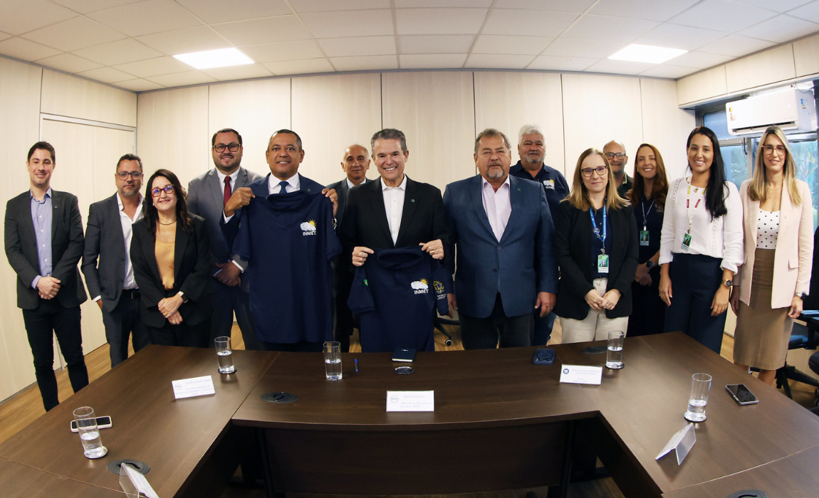 Durante visita institucional, o ministro conheceu a estrutura do instituto, o funcionamento das previsões climáticas e as ações de ampliação das estações em todo o país