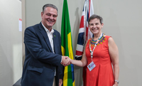 Ministro Fávaro discute sustentabilidade e financiamento com ministra da Natureza do Reino Unido na COP30