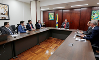Ministro Fávaro se reúne com representantes da indústria de bioinsumos