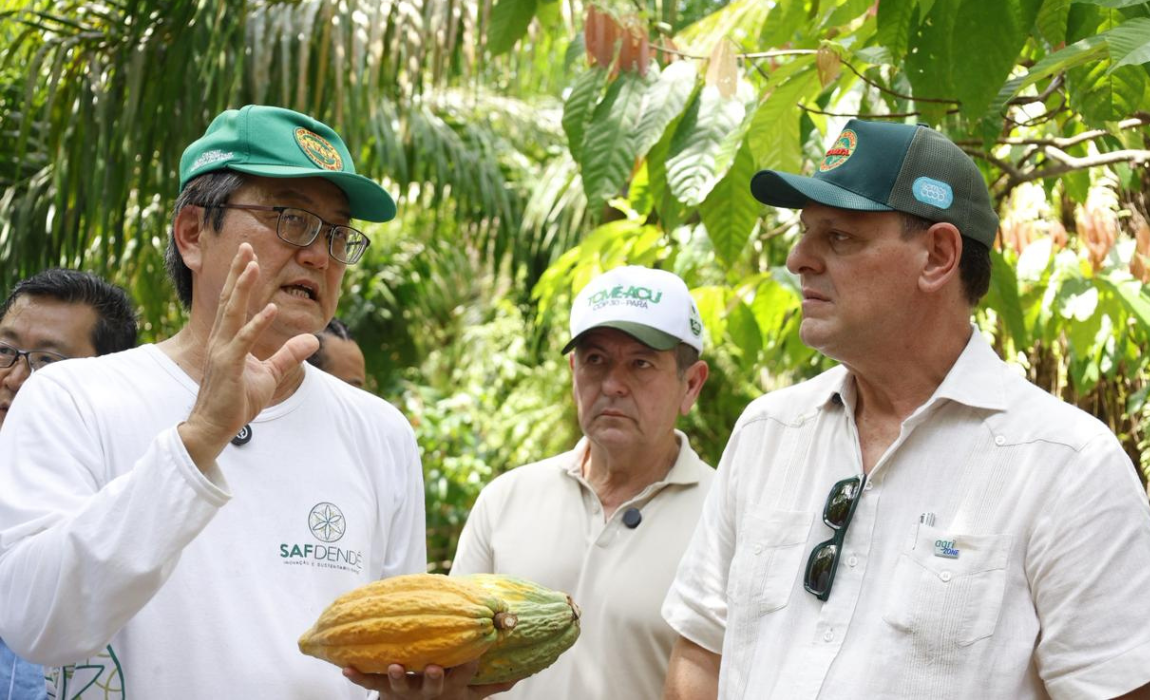 Agenda desta terça-feira (18) mostrou modelo de produção que integra diversidade agrícola, floresta em pé e geração de renda no Pará. O ministro também visitou o frigorífico da Mercúrio Alimentos, em Castanhal