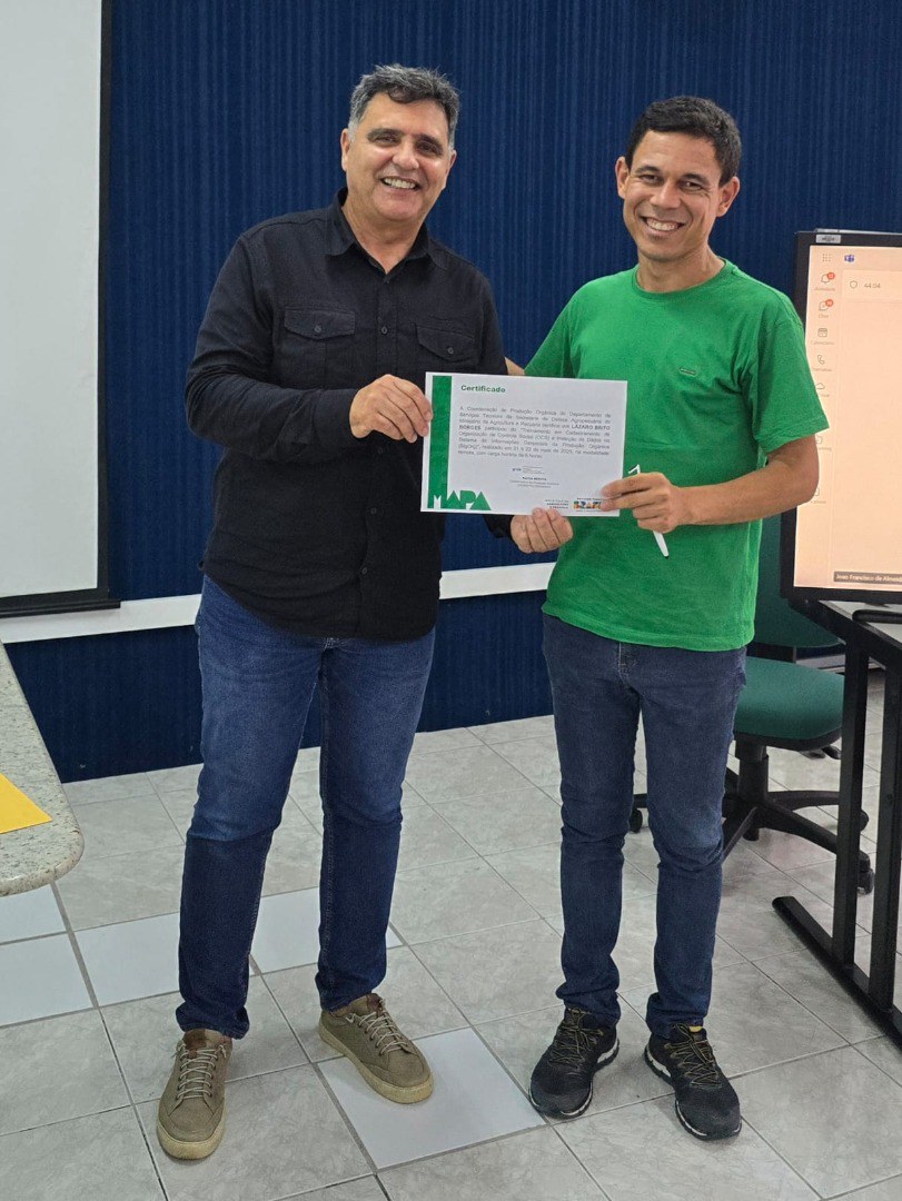 Na reunião, foram entregues certificados a 11 participantes, entre agricultores orgânicos e técnicos, que realizaram o Treinamento em Cadastramento de Organização de Controle Social (OCS)