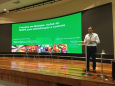 Palestra reuniu mais de 250 profissionais das Vigilâncias Sanitárias regionais e municipais para fortalecer a identificação e o enfrentamento de bebidas irregulares