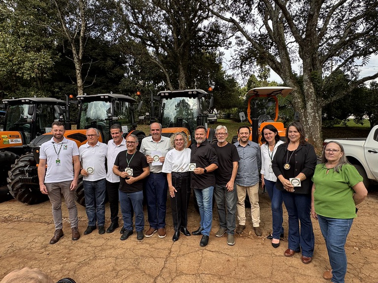 chapec--entrega-mquinas_55226275093_l.jpg