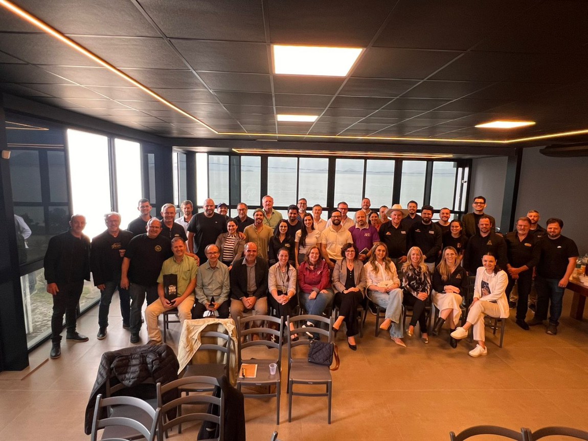 Encontro reuniu dirigentes da SFA-SC e produtores de cachaça para tratar da nova legislação e fortalecer a organização da cadeia produtiva