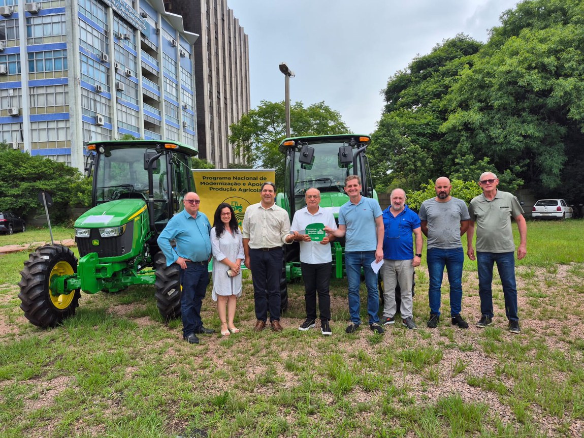 Mapa entrega máquinas do Promaq e reforça infraestrutura rural no Rio Grande do Sul