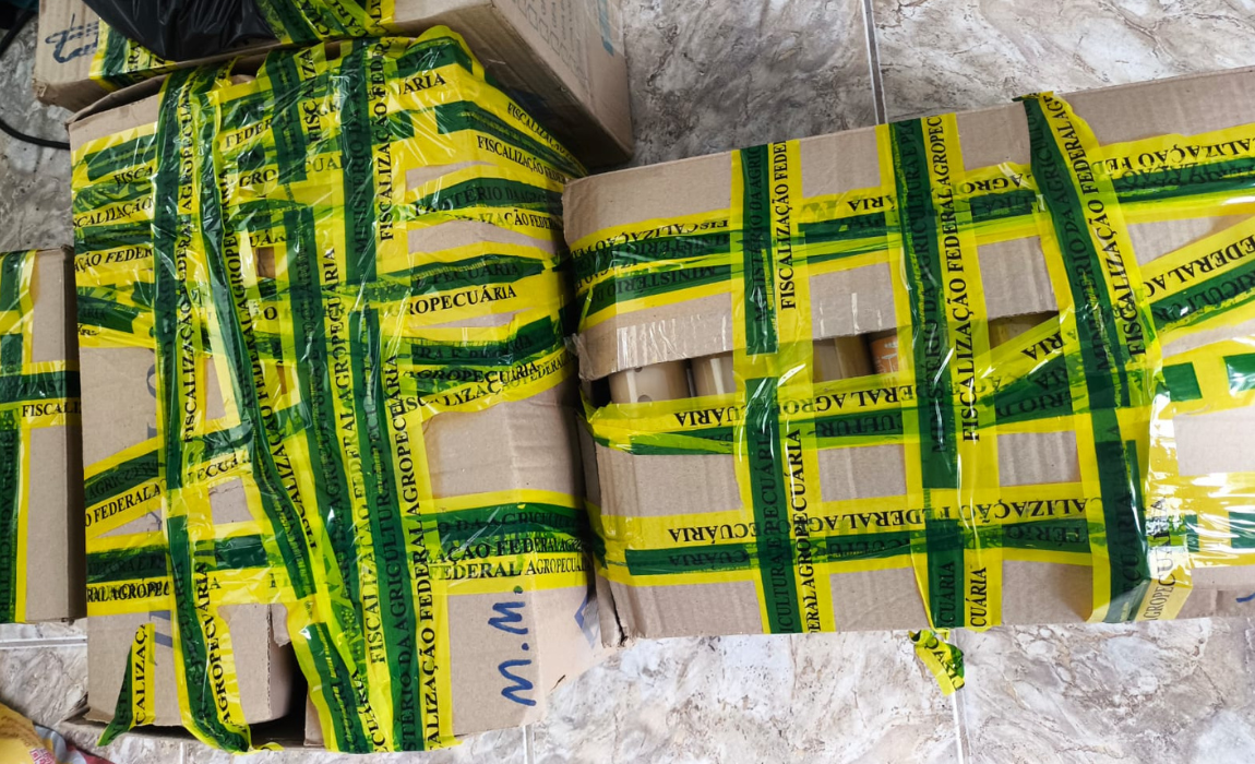 Mapa apreende bebidas alcoólicas irregulares em feira de Curitiba