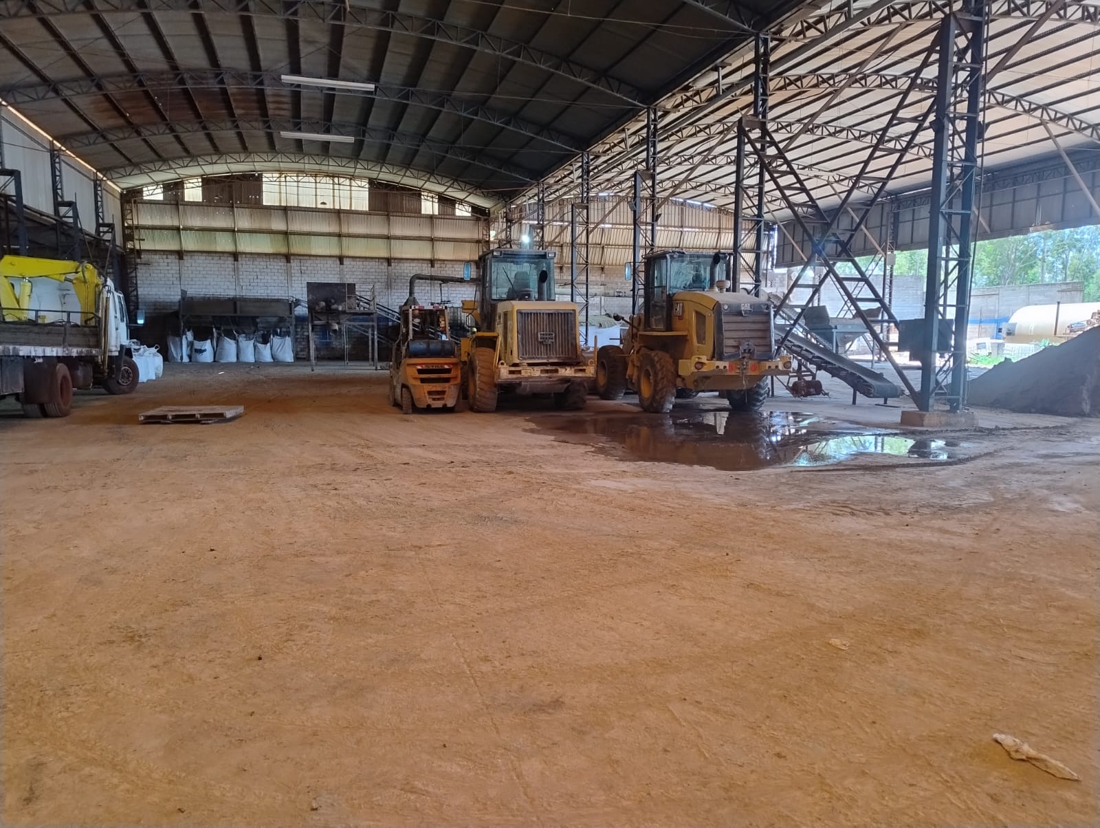 Fábrica clandestina de fertilizantes é interditada em Pradópolis (SP)