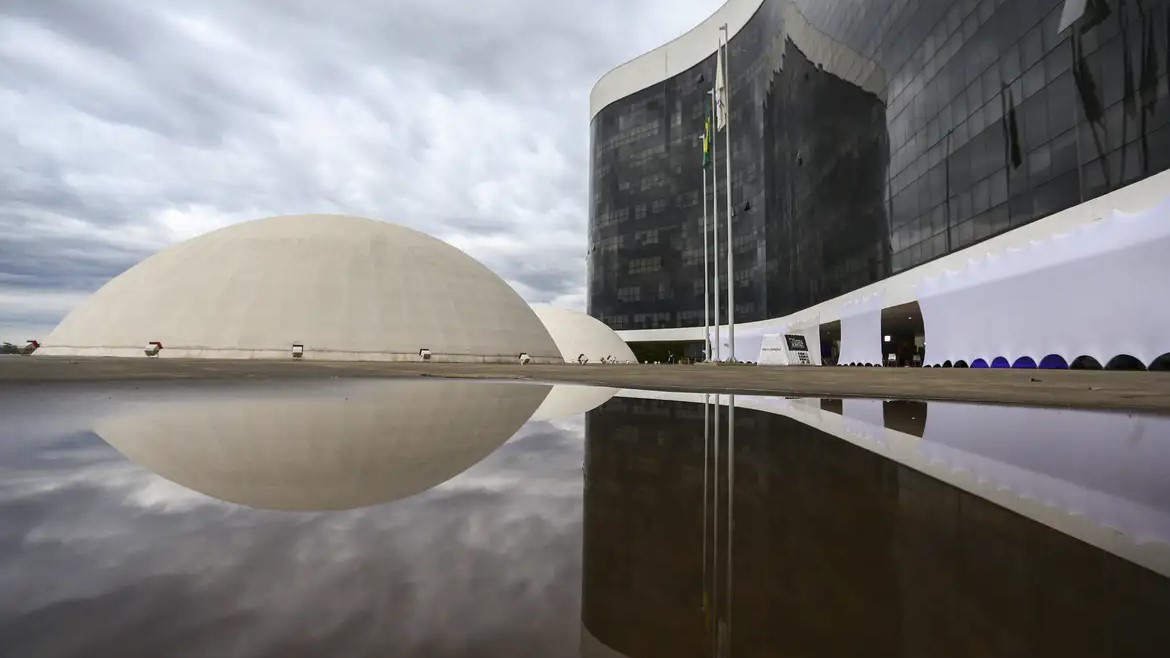 Justiça extingue ação que questionava atos do TSE no combate à desinformação