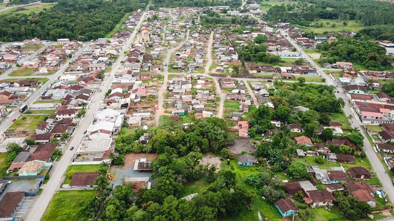 Imagem aérea da ocupação na localidade de Horto Florestal - Flor de Lay em Araquari (SC) - Foto Sistcom TRF4.jpg