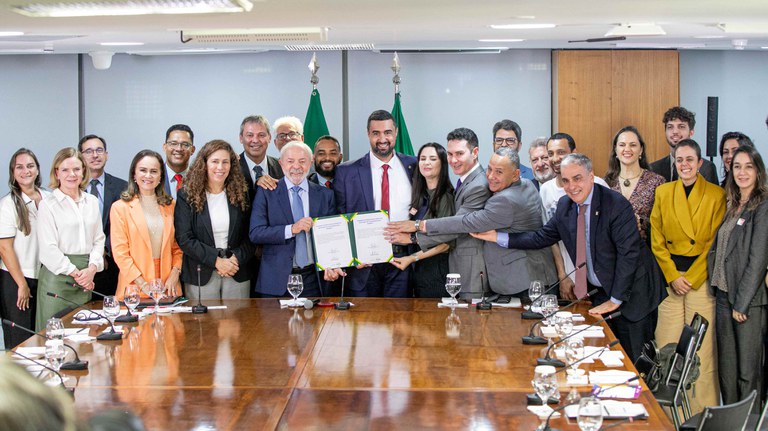 Renato Menezes-AscomAGU.jpg