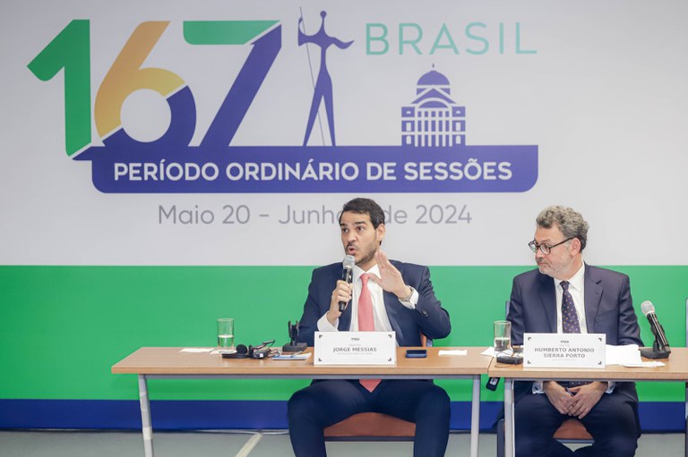 Advogado-geral da União defende combate à desinformação durante seminário internacional no STF