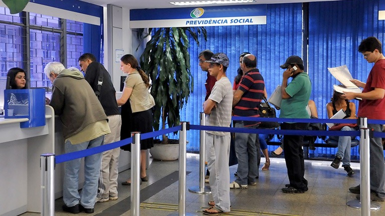 AGU confirma condenação de ex-servidora do INSS por fraude milionária