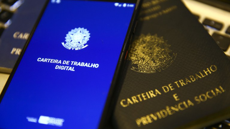 carteira-de-trabalho-digital_Marcelo Camargo_Agencia Brasil.jpg