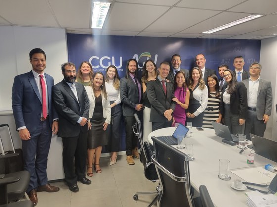 Integrantes da Câmara durante encontro presencial para elaborar e atualizar instrumentos de contratações