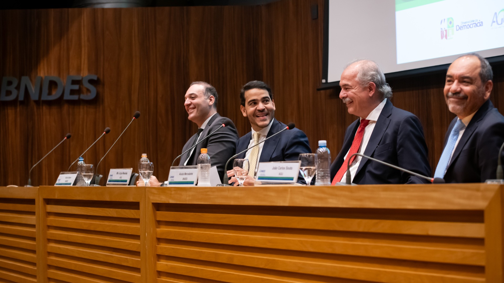 Autoridades, especialistas e acadêmicos discutem em seminário no Rio de Janeiro o papel do pacto democrático na construção da justiça social