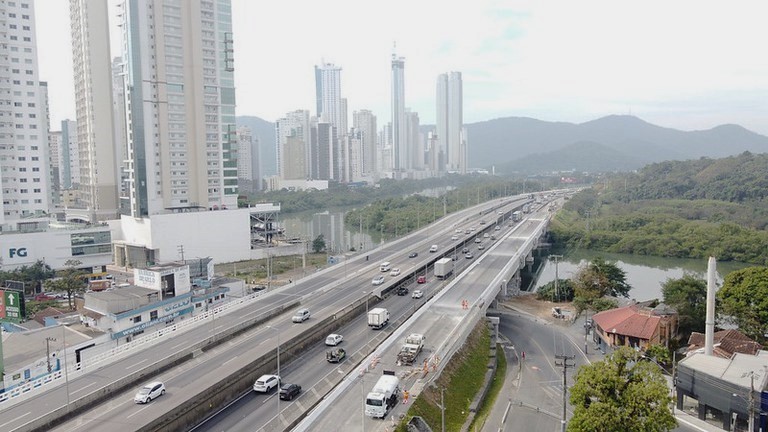 TRF4 confirma que as obras na BR-101, em Balneário Camboriú, ocorreram dentro da faixa de domínio desapropriada nos anos 60