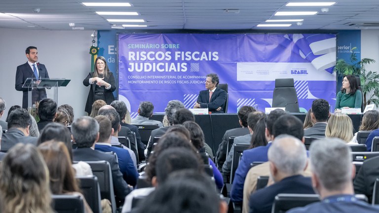 RiscosFiscais_Daniel Estevão-AscomAGU.jpg