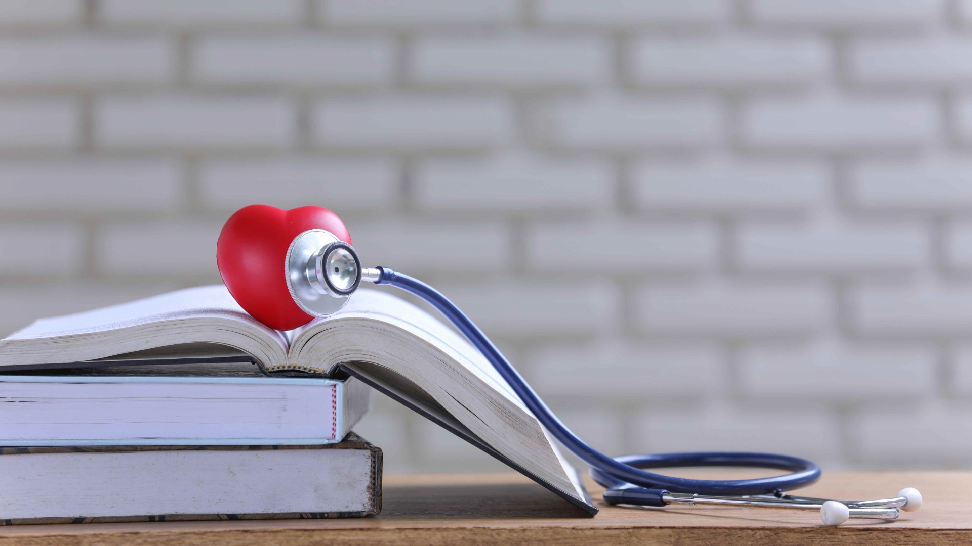 books-stethoscope-Magnific.jpg