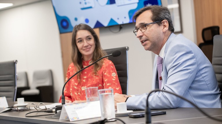 Resolve_Emanuelle Sena-AscomAGU.jpg