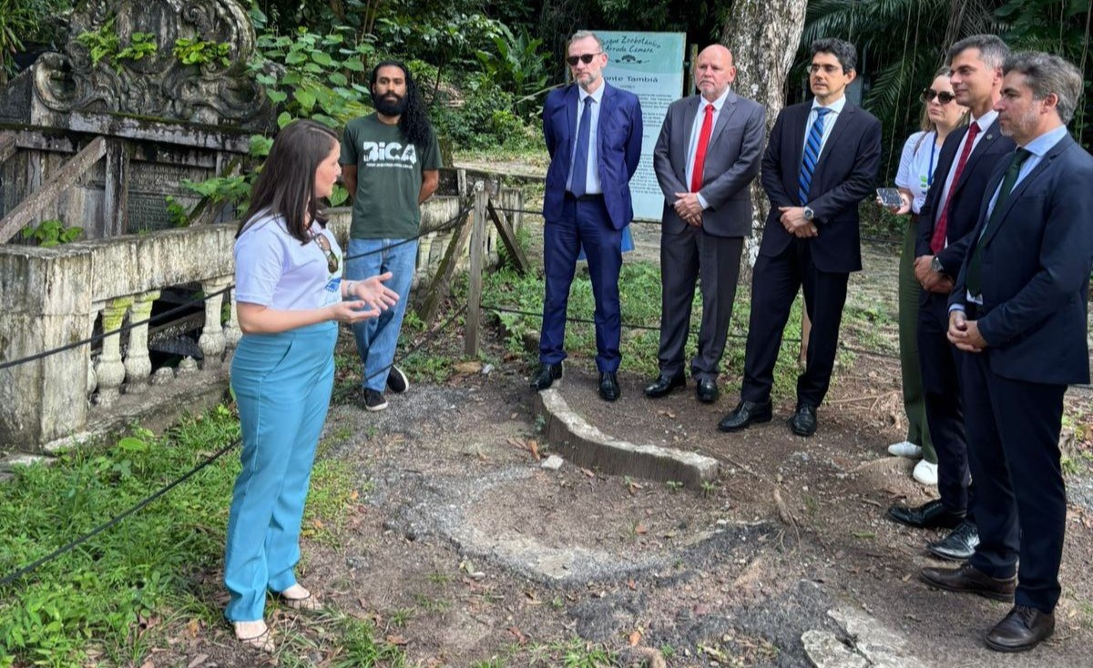A audiência de conciliação que resultou em acordo para atuação emergencial foi realizada ao lado da fonte