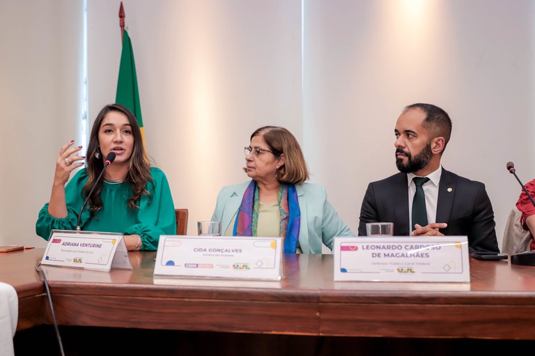 AGU participa de reunião do Conselho Nacional de Direito das Mulheres