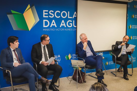 Diretor da Escola Superior da AGU, João Carlos Souto, fala em palestra