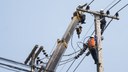 eletricistas-linha-de-transmissao-de-energia-Freepik.jpg