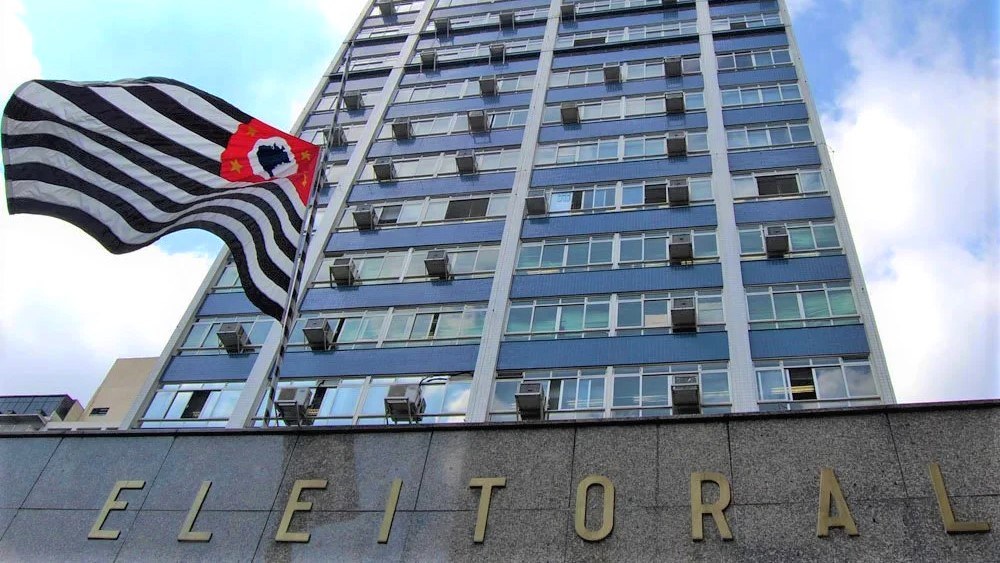 Advocacia-Geral da União defendeu servidor público que foi associado ao crime organizado pelo então candidato e atual prefeito de Diadema (SP)