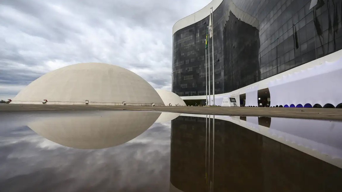 AGU sustenta legalidade dos atos administrativos do tribunal e demonstra que ação popular não é instrumento adequado para o controle judicial de políticas públicas