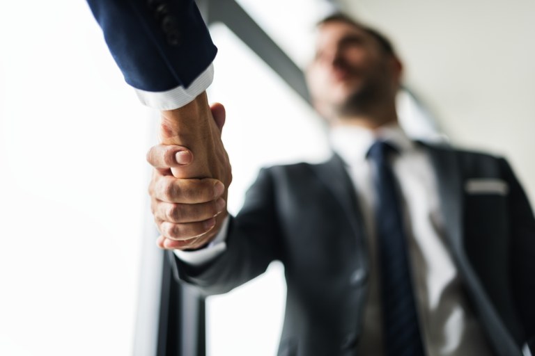 handshake-business-men-concept.jpg
