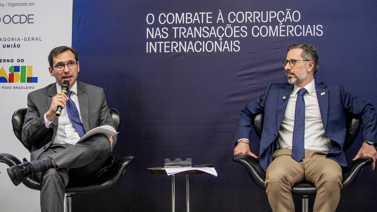 Renato Menezes-AscomAGU.jpg