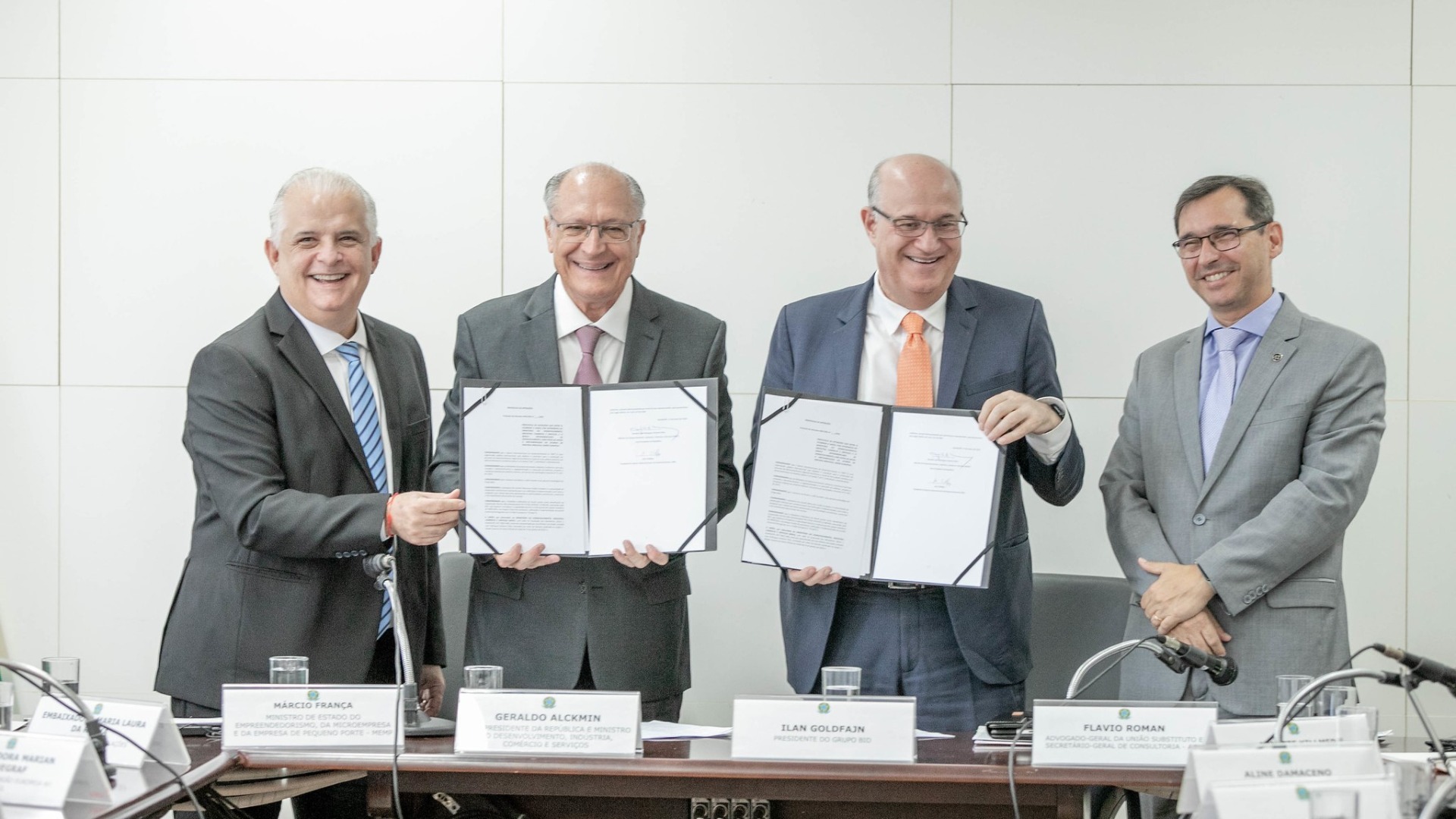 Ferramenta, lançada por AGU e MDIC, deverá reduzir o prazo para obtenção de licenças e documentos e aumentará volume de investimentos no País