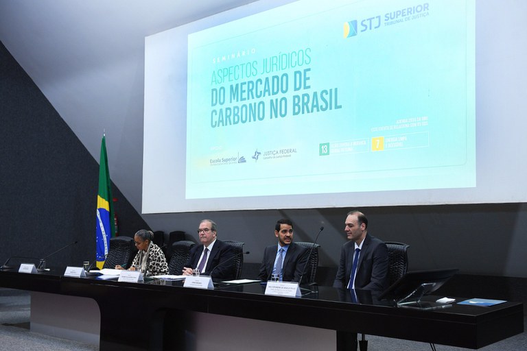 Regulação do mercado de carbono deve compatibilizar desenvolvimento sustentável, econômico e social, defende advogado-geral da União