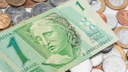 dinheiro-moedas-brasileiras-1-real-cedula Freepik.jpg