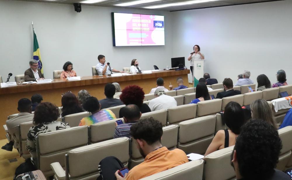 08.12.23 Combater a falta de acesso e informação é fundamental para eliminar o HIV como problema de saúde pública - Carolina Sou.jpg