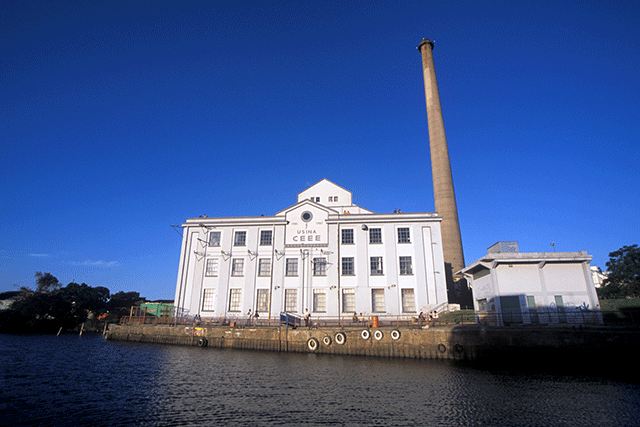 Rio Guaiba e Usina do Gasômetro (RS) - Zig Koch / Banco de Imagens ANA