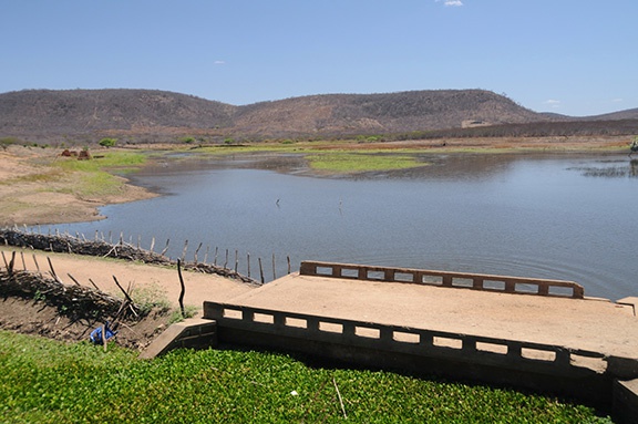 ANOR_034 D-CE0124- Açude em Antonina do Norte - CE - Zig Koch .jpg