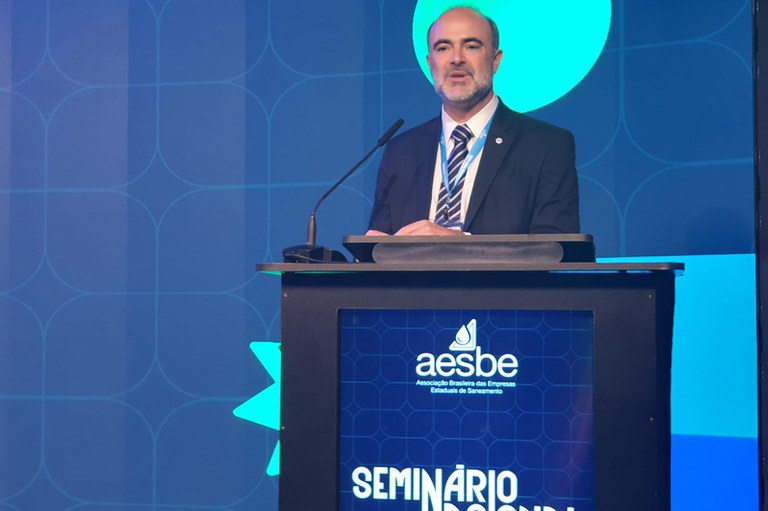 Diretor-presidente interino da ANA, Mauricio Abijaodi, profere palestra magna na abertura do Seminário Nacional AESBE 39 Anos