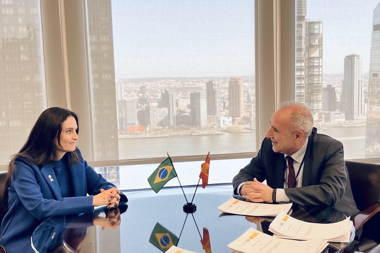 Diretora-presidente da ANA e diretor geral da Água da Espanha assinam memorando de entendimento