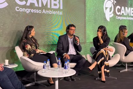 Diretora-presidente da ANA, Veronica Rios (à esq.), modera painel durante 8º CAMBI em São Paulo (SP)