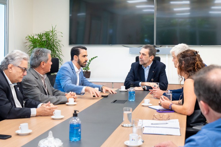 Enio Verri (Centro) recebe equipe da ANA comandada pelo diretor Filipe Sampaio (à esq. de Verri)