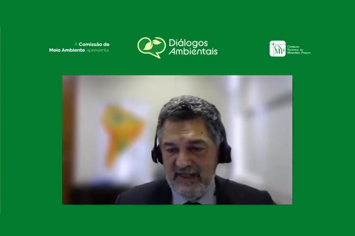 Diretor Oscar Cordeiro Netto faz apresentação durante Diálogos Ambientais