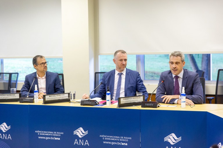 Representantes da Embaixada da França em reunião com dirigentes da ANA