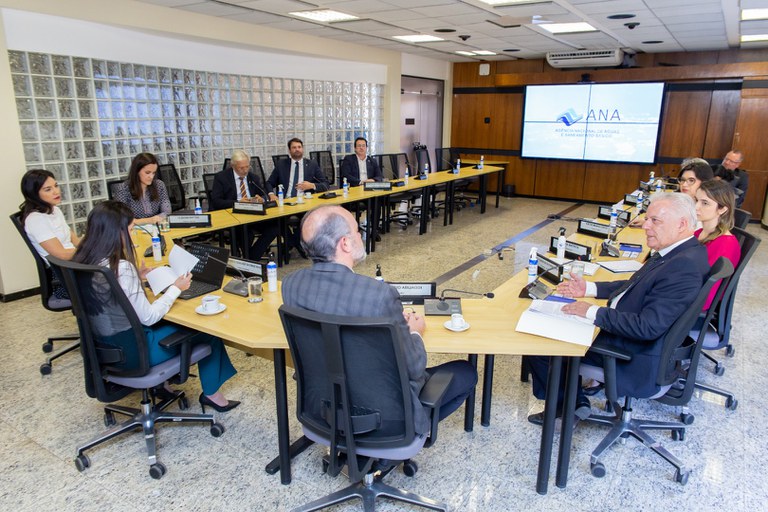 Diretoria da ANA recebe representantes da ABAR, ADASA e ANP