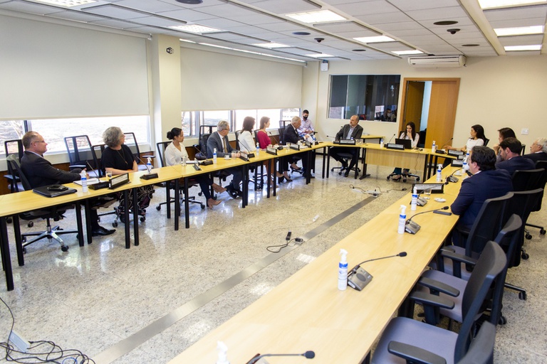 Diretoria da ANA recebe representantes da ABAR, ADASA e ANP