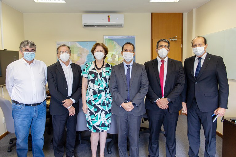 Da direita pra esquerda: Rogério Menescal, Davi Bomtempo, Vitor Saback, Maria do Socorro Castelo Branco, Raimundo Alves e Ricardo Andrade