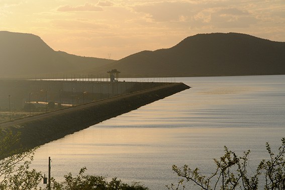 Lago da barragem da hidrelétrica Itaparica (BA/PE) no rio São Francisco
